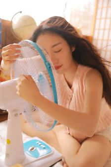 《诱人的护士》在线观看